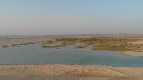 Vista-Fantástica-Agua-Azul-Playa-De-Arena-Dorada-Gwadar-Baluchistán