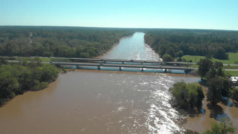 Drohnenaufnahmen-Von-Flussüberschwemmungen-Des-Cape-Fear-River