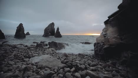 Crohy-Head-In-Donegal-Irland-Ozeanwelle-Auf-Felsen-Im-Sonnenuntergang