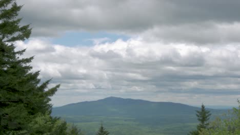 Pan-Tilt-Aufnahme-Vom-Gipfel-Des-Mount-Monadnock-In-New-Hampshire