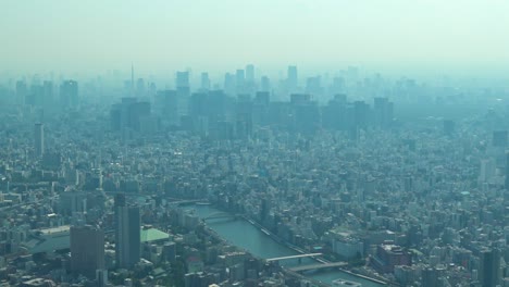 Herauszoomen,-Luftbild-Von-Tokio-Mit-Skylinen-Vom-Skytree-Tower