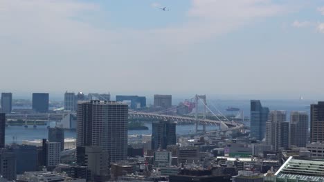 Nahaufnahme,-Die-Luftaufnahme-Eines-Teils-Eines-Flusses-In-Tokio
