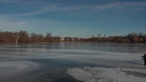 Frozen-lake-in-Minneapolis