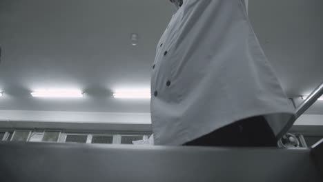 Ready-Meal-Production-line-in-a-factory,-A-close-up-view-of-a-chef-closing-the-cap-of-machine