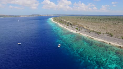 The-small-uninhabited-island-of-Klein-Bonaire