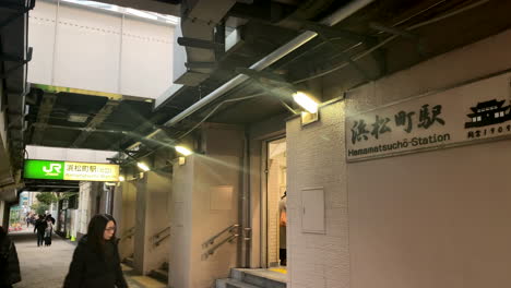 People-walk-through-a-tunnel-at-the-North-gate-of-Hamamatsucho-Station