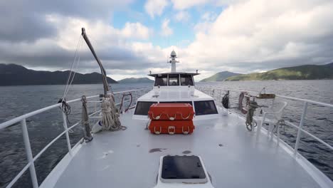 Vista-Del-Antiguo-Barco-De-Crucero-Desde-La-Punta-Delantera-I-Nueva-Zelanda
