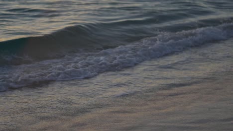 Early-morning-waves-at-the-beach