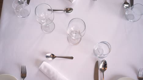 Verschiedene-Aufnahmen-Aus-Einem-Kleinen-Restaurant,-Darunter-Tische,-Lichter,-Büffet,-Alles-Auf-Der-Sony-A7iii-Und-Ronin-S-Aufgenommen