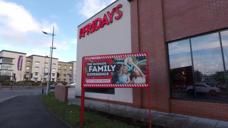 The-famous-flashing-lights-of-TGI-Fridays-in-the-city-centre