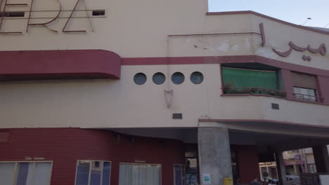 Das-Kamerakino-In-Meknès-Drohte-Von-Dauerhafter-Schließung,-Ein-Gebäude-Im-Art-déco-stil