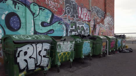 Mülleimer-Graffiti-In-Einer-Straße-In-Lissabon
