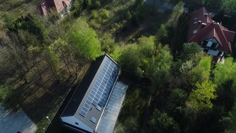 Getting-closer-to-modern-house-with-solar-panels-on-roof