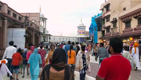 Timelapse-of-The-market-which-leads-one-to-the-most-sacred-place-of-sikhism,i