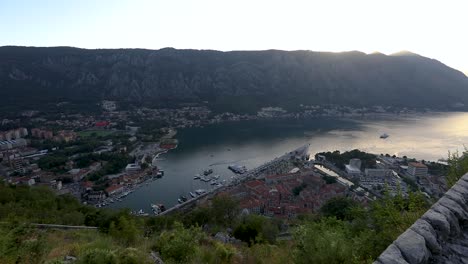 Bucht-Von-Kotor-In-Montenegro-Von-Der-Spitze-Eines-Hügels-Aus-Gesehen