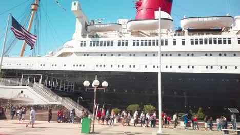 Line-of-people-outside-the-Queen-Mary-for-the-4th-of-July-celebration-event
