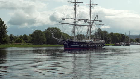 TS-Royalist-ship-on-caledonian-canal