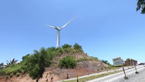 Statische-Aufnahme-Einer-Windmühle-In-Pilillia,-Rizal