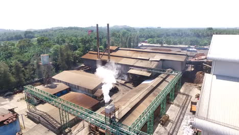 Luftbild---Malaysias-Palmölfabrik