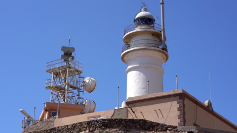 Nahaufnahme-Des-Leuchtturms-Cabo-De-Gata-In-Almeria,-Spanien