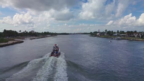 Scuba-Divers-Returning-by-Boat-on-the-Loxahatchee-River-Towards-the-Jupiter-Inlet-Lighthouse