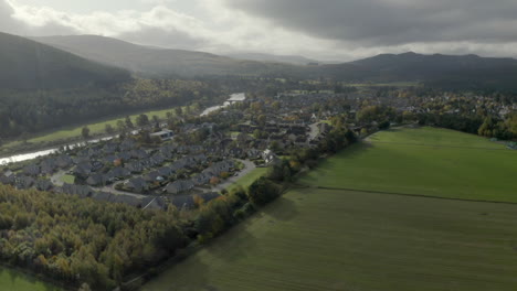 Aerial-view-of-the-Scottish-town-of-Ballater-in-the-Cairngorms-National-Park,-Aberdeenshire