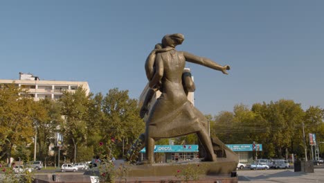 The-Monument-of-Courage-in-Tashkent,-Uzbekistan-dedicated-to-the-strongest-earthquake-of-1966