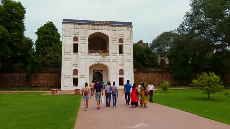 Humayuns-Grab-Wurde-1570-Erbaut-Und-Ist-Von-Besonderer-Kultureller-Bedeutung,-Da-Es-Das-Erste-Gartengrab-Auf-Dem-Indischen-Subkontinent-War