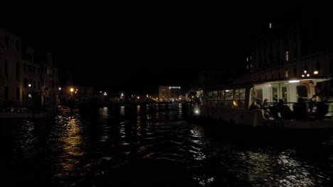 Vida-Nocturna-En-Venecia,-Italia