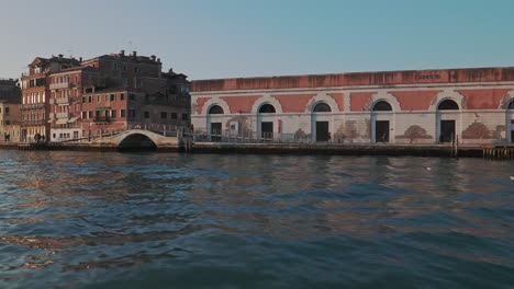 Panoramic-View-of-Historic-Buildings-on-Grand-Canal-with-Ocean-View-Venice-Italy