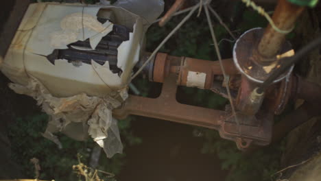 CLOSEUP-Footage-of-an-old-rustywell-mechanism