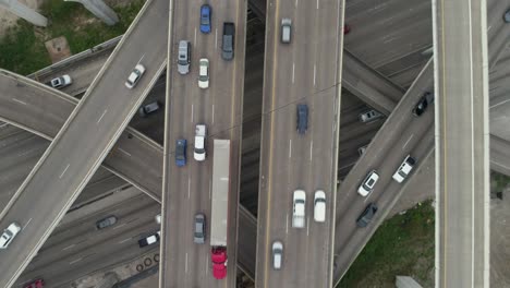 Dieses-Video-Handelt-Von-Einem-Zeitraffer-Des-Verkehrs-In-Der-Verkehrszeit-Auf-Der-Autobahn-In-Houston,-Texas