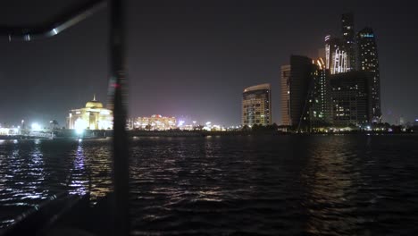 Erstaunliche-Bootsfahrt-Im-Jachthafen-Von-Abu-Dhabi,-Broll-Aufnahmen