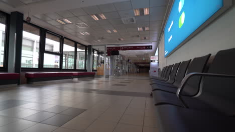 Leerer-Berliner-Flughafen-Während-Der-Coronavirus-pandemie