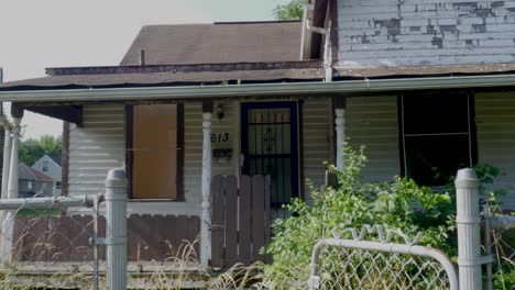 Abandoned-house-in-Columbus-Ohio-on-the-Eastside