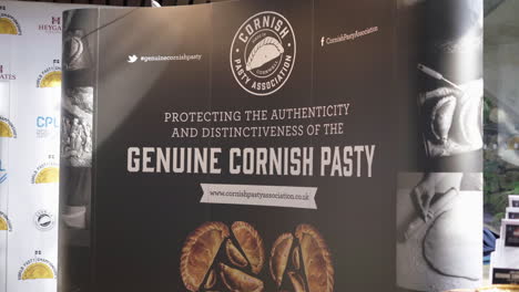 Großes-Banner-Der-Cornish-Pasty-Association,-World-Pasty-Championships-2020,-Eden-Project