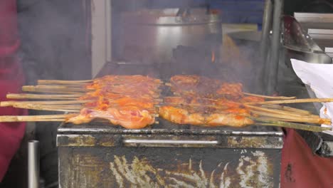 Pollo-Frito-En-La-Parrilla-Vieja.-Barbacoa-Camboyana