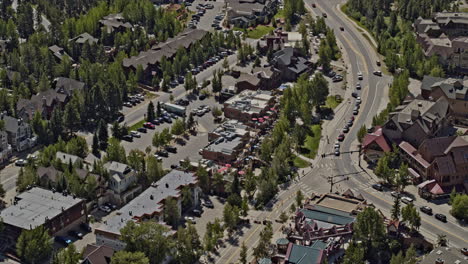 Breckenridge-Colorado-Aerial-V16-Vogelperspektive-Auf-Einen-Yachtclub-Und-Stadthütten---Aufgenommen-Auf-Dji-Inspire-2,-X7,-6k---August-2020
