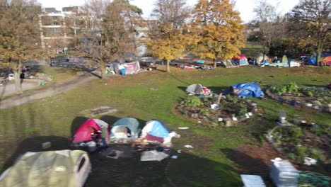 Early-morning-sunrise-illuminates-the-homeless-camp-at-Cal-Anderson-Park,-aerial