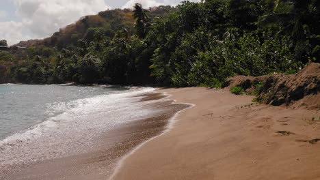 Sandstrand-Von-Kings-Bay-In-Tobago-Westindien