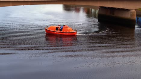 Lifeboat-team-practising-on-the-River-Dee-in-Aberdeen