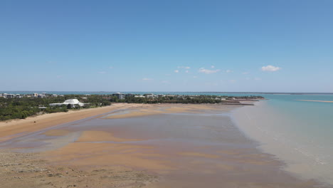Sich-Langsam-Bewegende-Luftdrohnenaufnahme-Von-Mindil-Beach-In-Darwin,-Northern-Territory