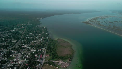 Die-Amazong-Bacalar-Lagune-In-Südmexiko