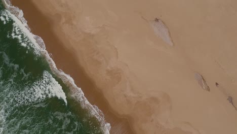 Ozeanwasserwellen-Am-Küstenstrand-Von-Rocha-Uruguay