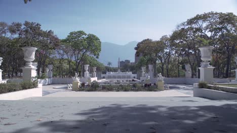 Desolado-Y-Abandonado-Paseo-Los-Próceres,-En-Caracas,-Durante-Los-Primeros-Días-De-La-Cuarentena-2020-Por-La-Pandemia-Del-Covid-19