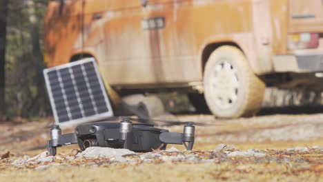 Drohne-Abheben-Wohnmobil-Solarpanel-Abenteuer-Dji-Mavic-Air-Zeitlupe
