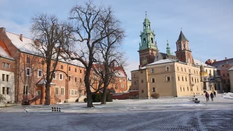 Wawel-Royal-Castle-in-Krakow-main-courtyard-in-winter-panoramic-view