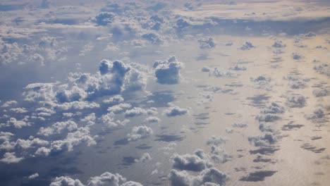 Cirrocumulus-wolken-Von-Oben-über-Dem-Weiten-Atlantik-Zur-Goldenen-Stunde-In-Einer-Malerischen-Stimmung
