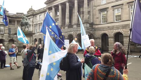 Close-up-of-protesters-supporting-the-legal-hearing-of-the-prorogation-of-Parliament-at-the-Court-of-Session-in-Edinburgh