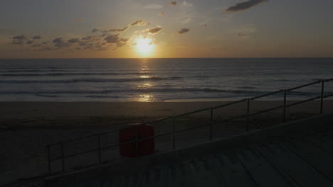 Beautiful-view-of-golden-sunset-at-Fistral-Beach,-Newquay